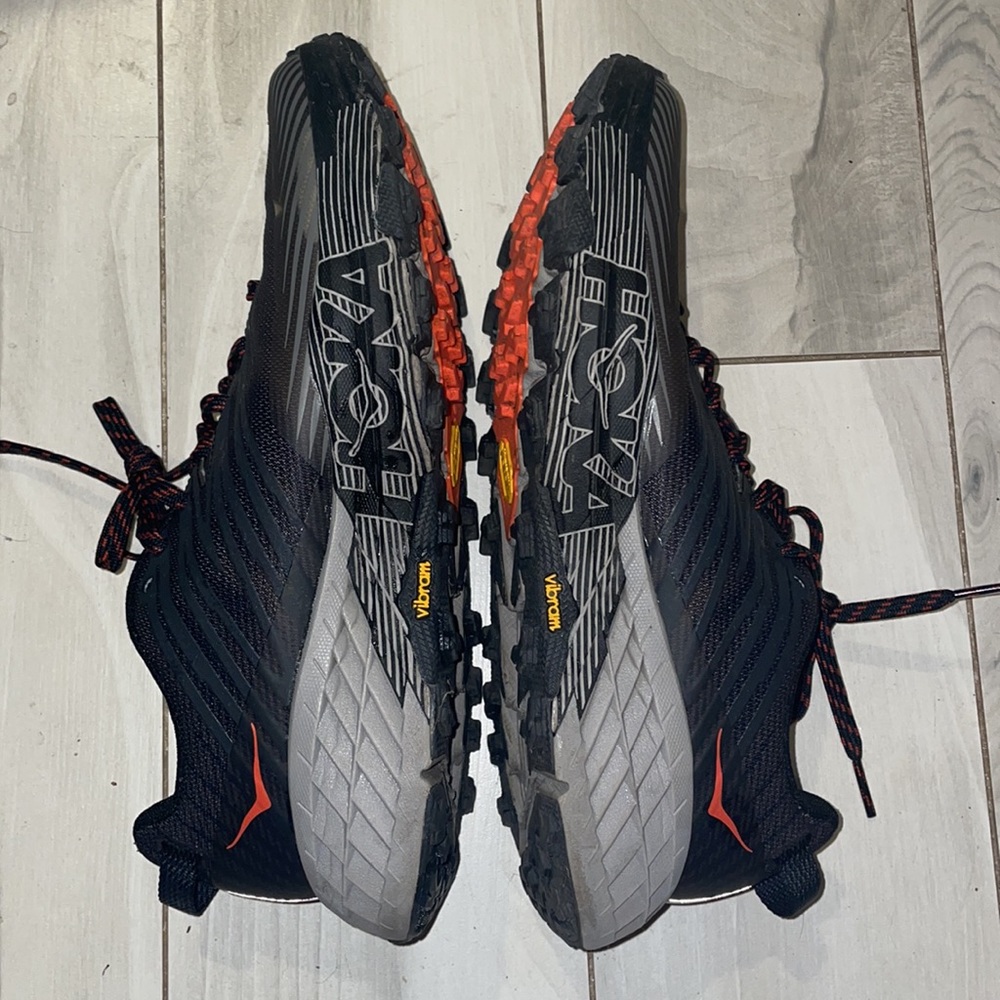 HOKA One One Speedgoat 4 Mens size 8.5 🔥